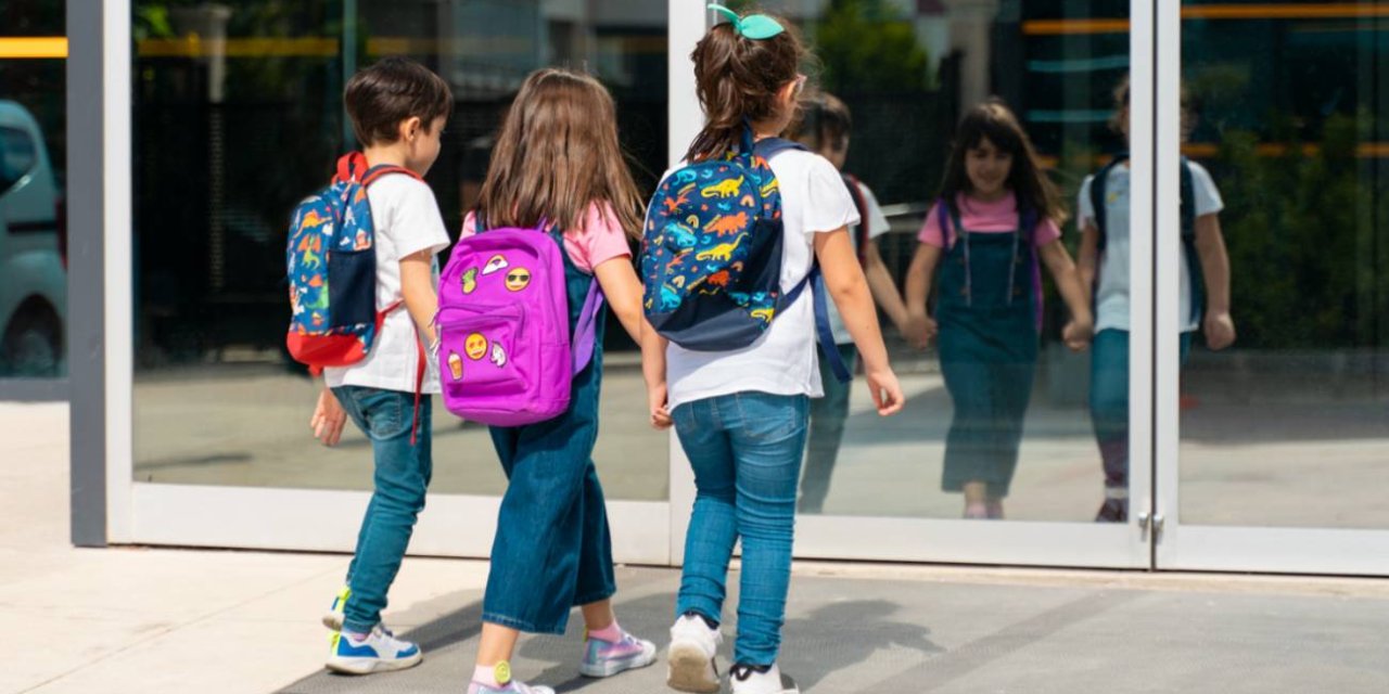 MEB'den açıklama geldi! Milyonlarca öğrenciyi ilgilendiren karar: Siyah ayakkabı zorunlu mu?
