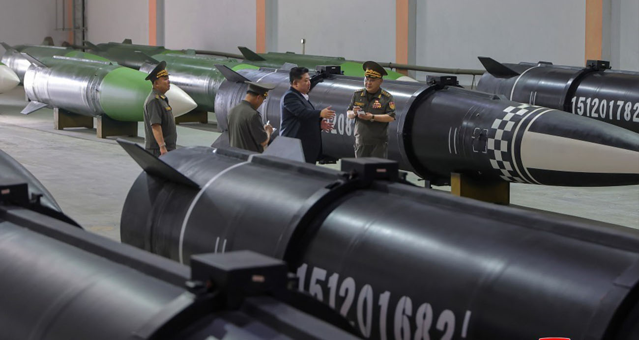 Kuzey Kore’nin lideri Kim Jong-Un, yeni füze fabrikasını denetledi