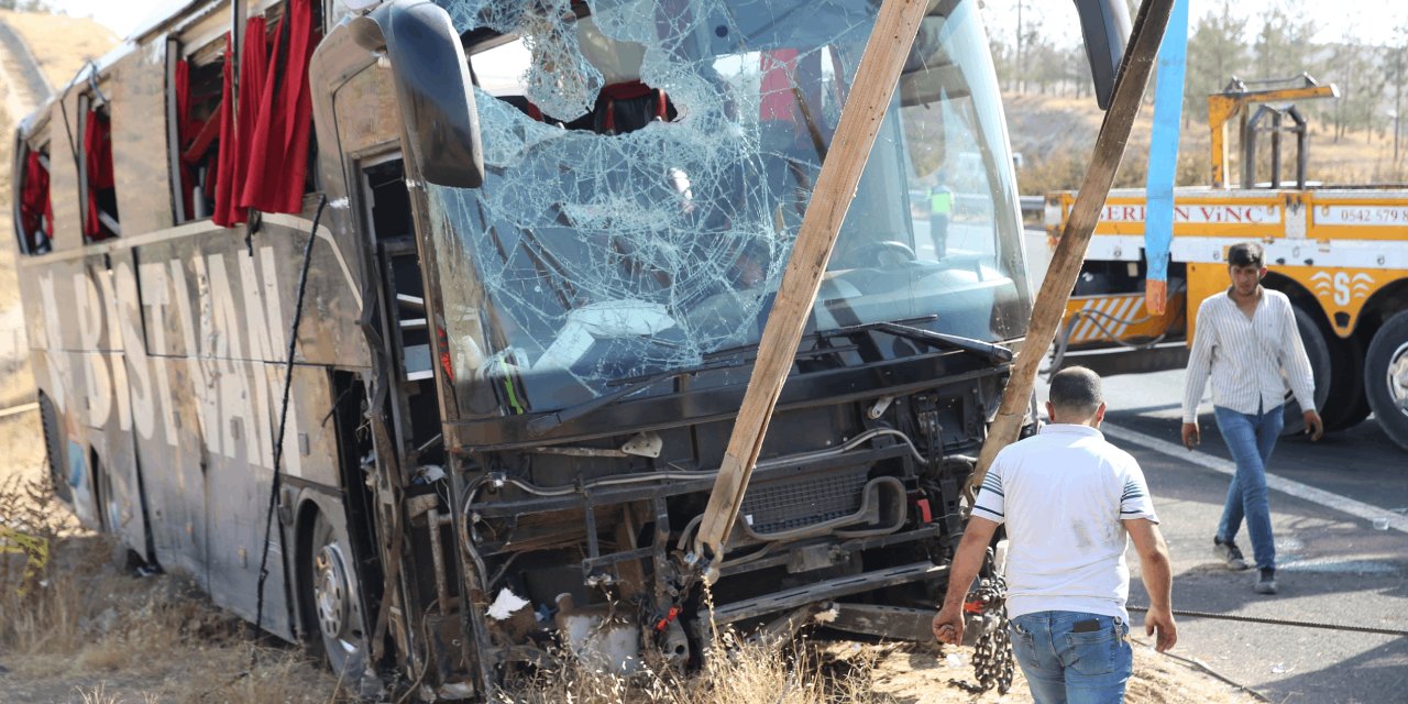 Şanlıurfa'da yolcu otobüsü devrildi! 27 yaralı