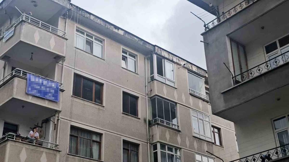 Artvin’de 10 günlük bebek 5. kattan düşerek hayatını kaybetti