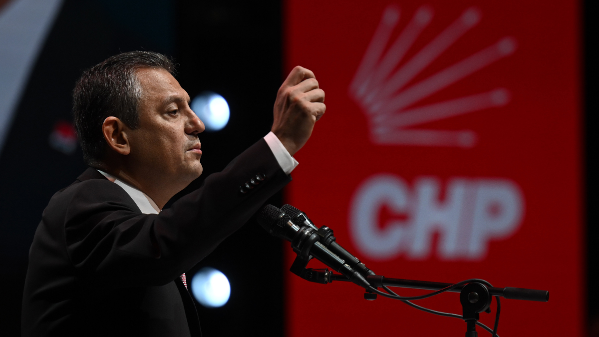 CHP'de tüzük değişikliği: üç dönem kuralı ve düzenlemeler