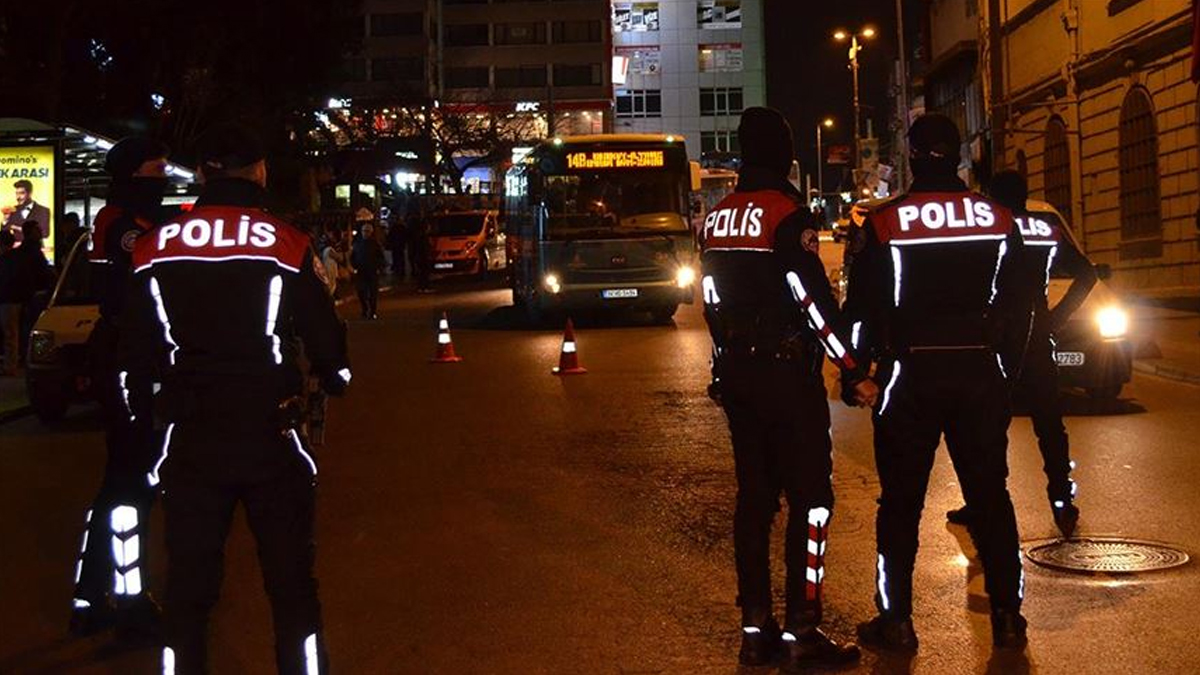 Esenyurt'ta polislere silah çeken şüpheli yaralandı