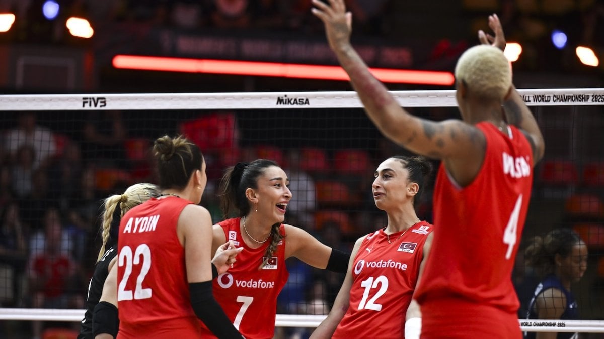 Filenin Sultanları yarı finalde! A Milli Kadın Voleybol Takımı ABD'yi 3-1 yendi