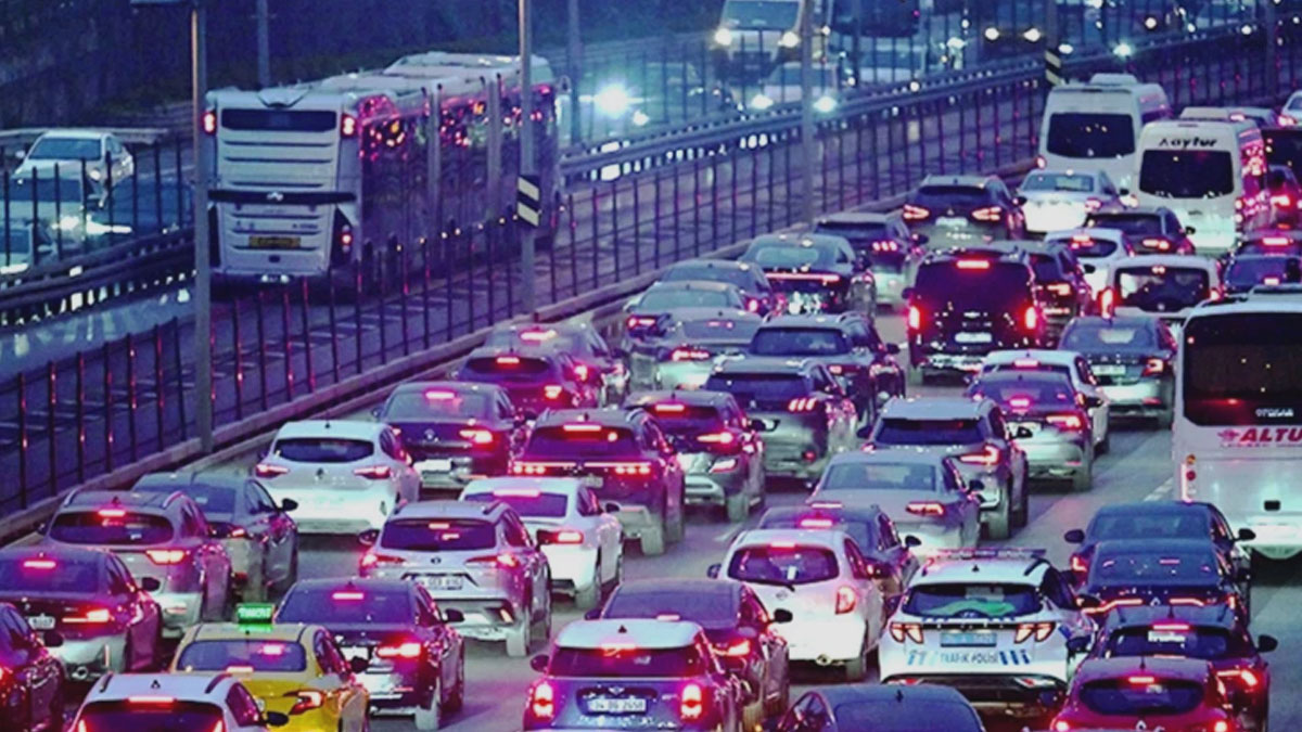 İstanbul'da trafik yoğunluğu yüzde 80'e ulaştı