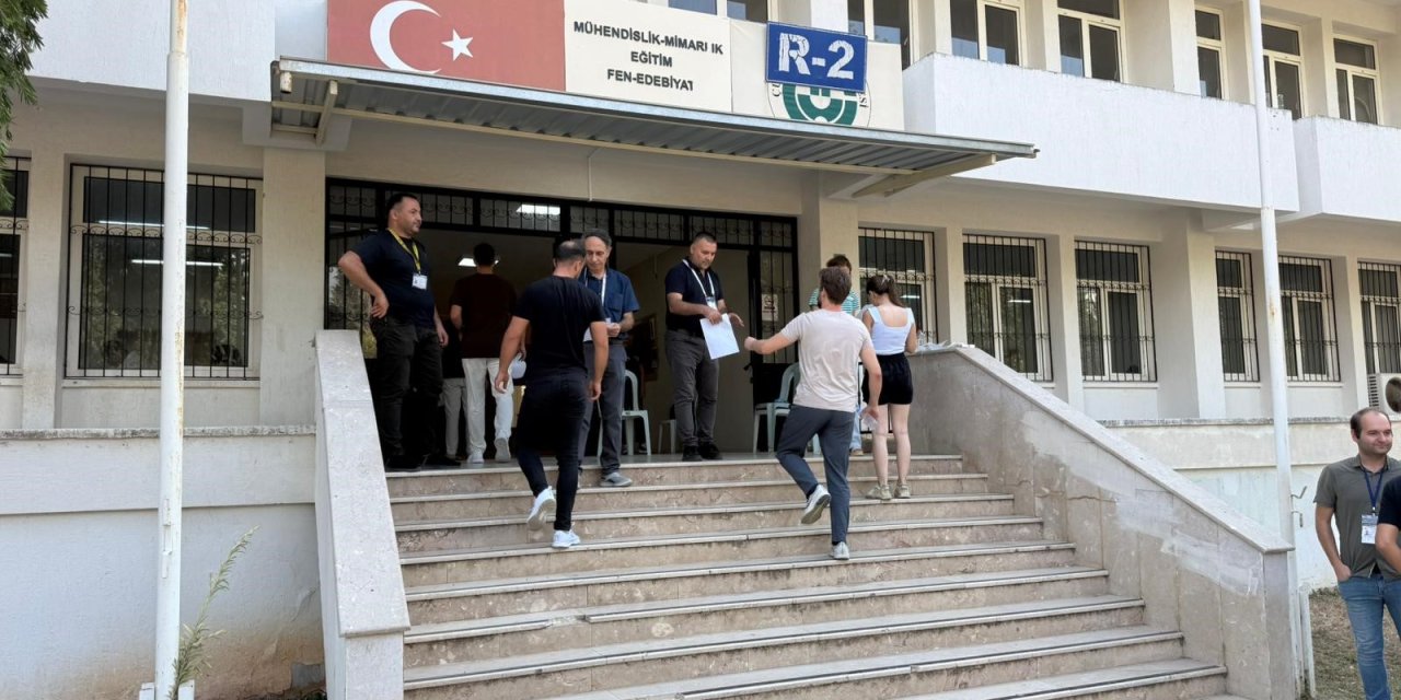 KPSS Lisans Genel Yetenek ve Genel Kültür oturumu Türkiye genelinde başladı