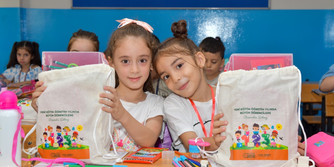 Esenyurt Belediyesi’nden öğrencilere kırtasiye desteği