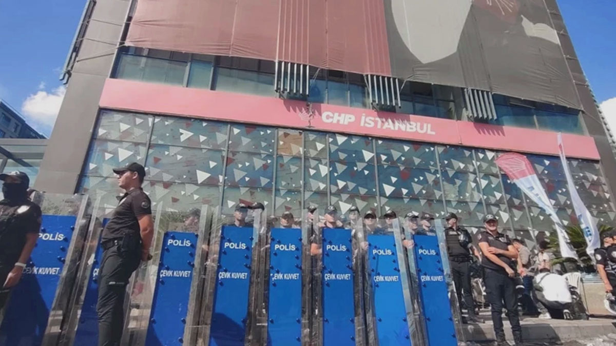 CHP İstanbul İl Başkanlığı'nı kapatma kararı aldı