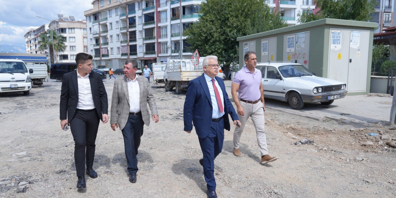 Burhaniye’de yol söküm çalışmaları başladı