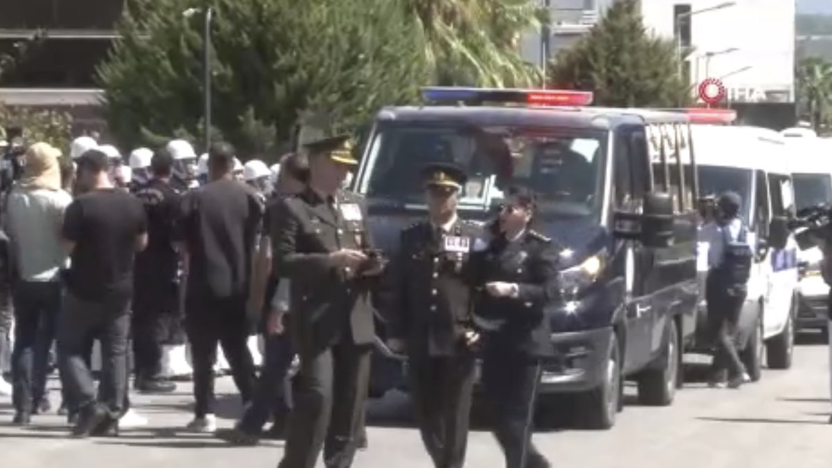 İzmir’deki silahlı saldırıdaki şehitler son yolculuğuna uğurlandı