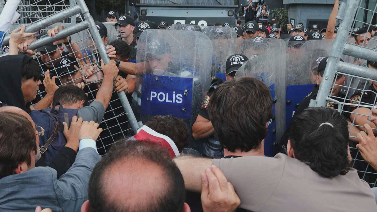 CHP İstanbul İl Başkanlığı protestolarına ilişkin 3 sosyal medya kullanıcısı tutuklandı