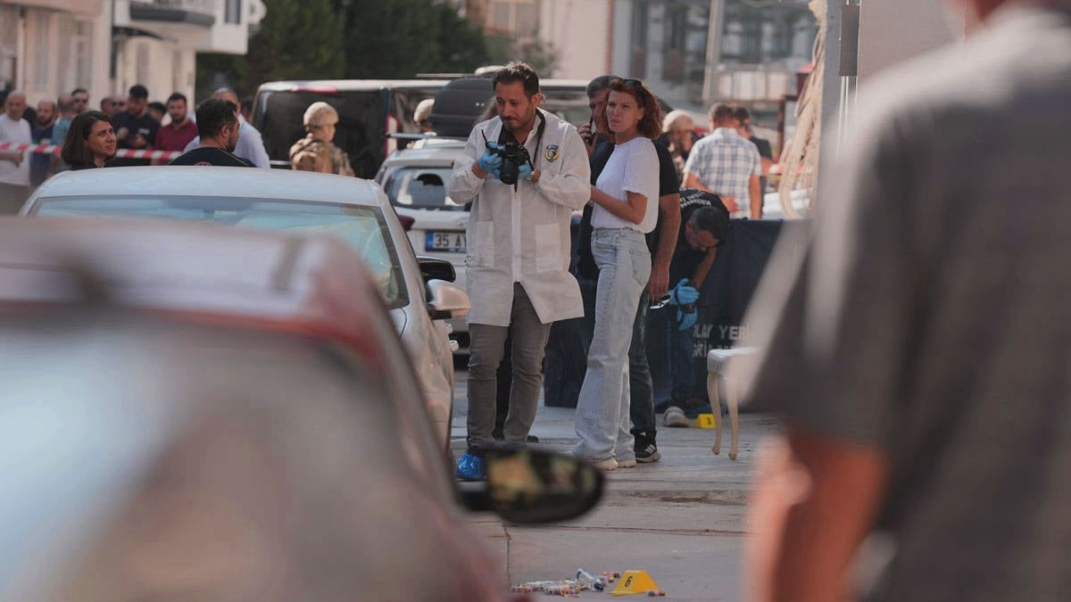 İzmir'deki karakol saldırısı: Gözaltına alınan 27 kişiden 16'sı adliyeye sevk edildi