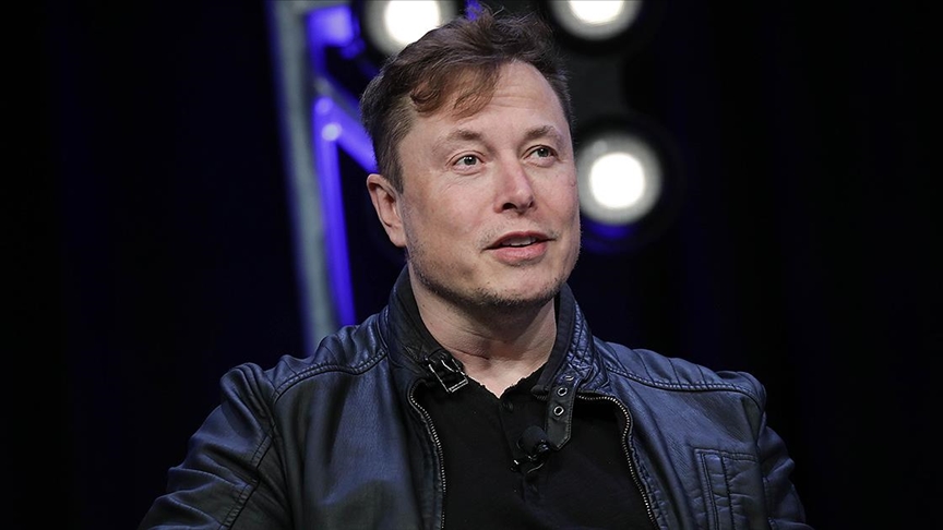Elon Musk 'dünyanın en zengin insanı' unvanını arkadaşına kaptırdı!