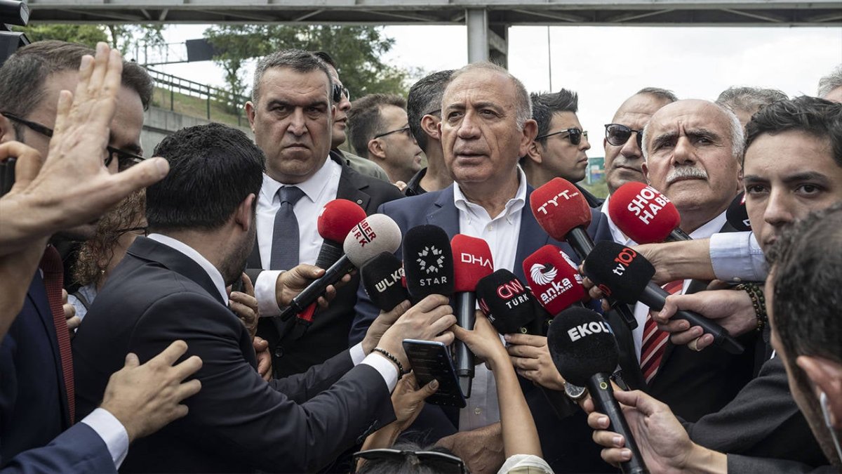 CHP'de gerilim tırmanıyor! Gürsel Tekin eski il binasında konuştu