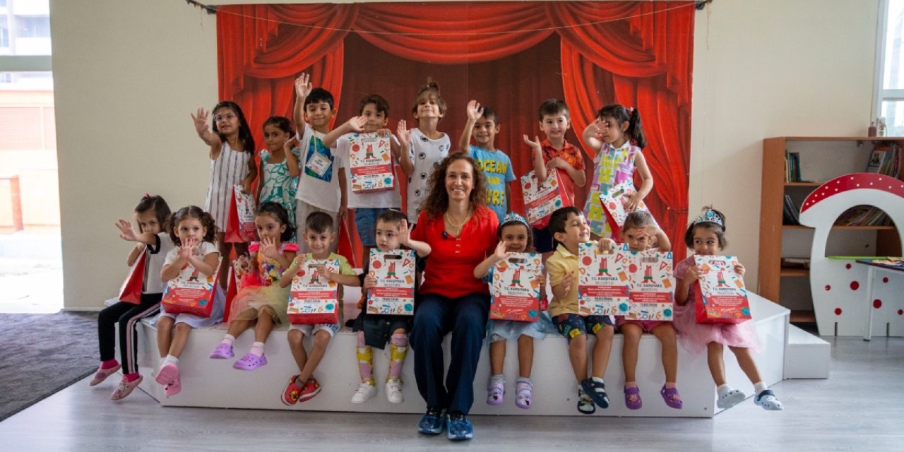 Karşıyaka Belediyesi’nden öğrencilere kırtasiye desteği
