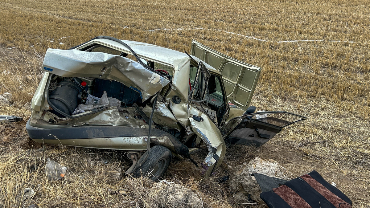 Uşak'ta minibüs ile otomobil çarpıştı: 1 ölü, 3 yaralı