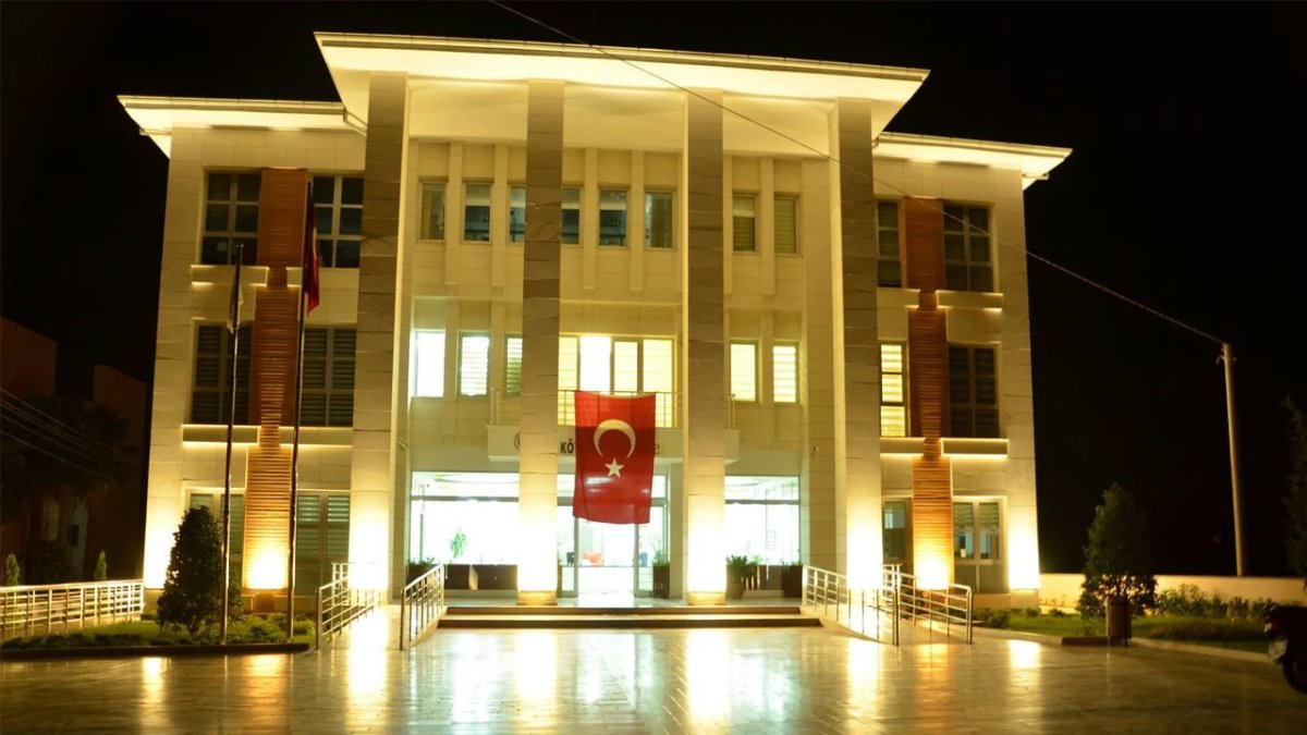 Muğla Köyceğiz Belediyesi'ne operasyon: Başkan yardımcısı gözaltına alındı