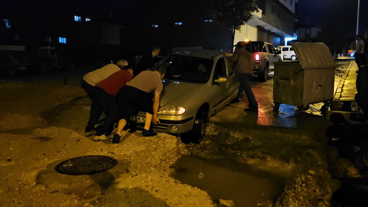 Çorum'da sağanak yağış hayatı olumsuz etkiledi