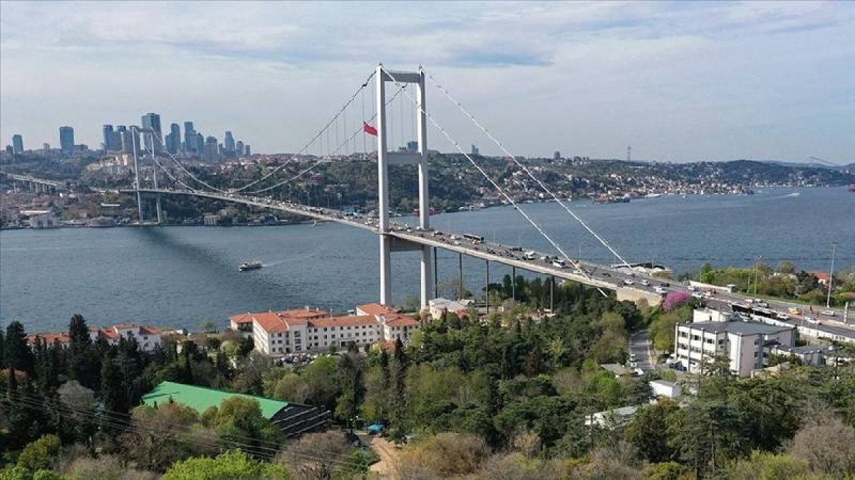 İstanbul Boğazı'nda gemi trafiği askıya alındı