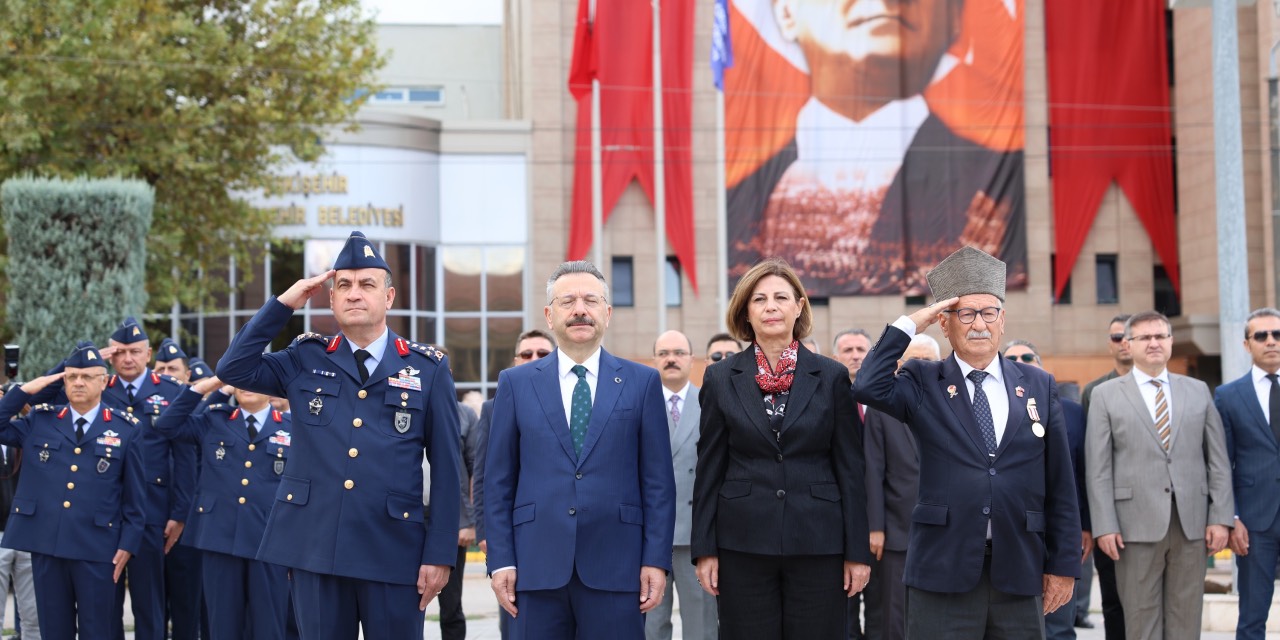 Başkan Ünlüce Gaziler Günü törenine katıldı