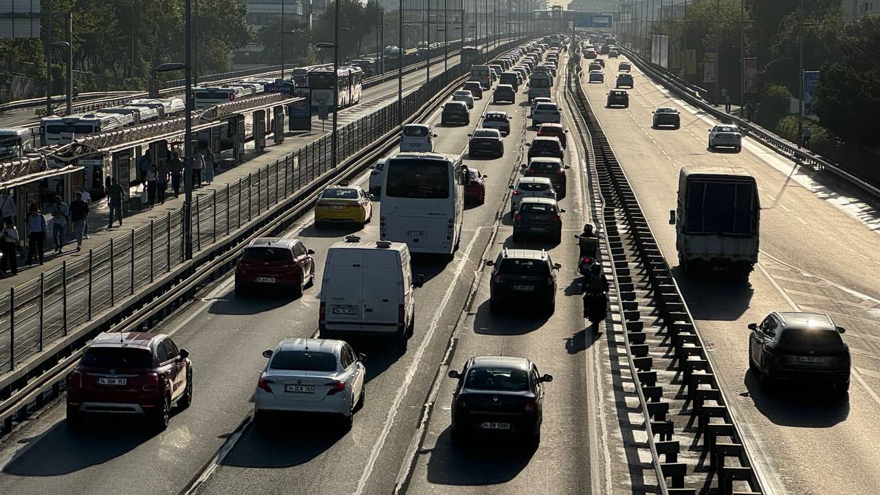 İstanbul’da okulun ilk günü trafik yoğunluğu