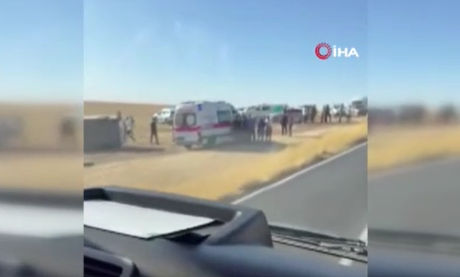 Diyarbakır’da servis ile otomobil çarpıştı: 9 yaralı