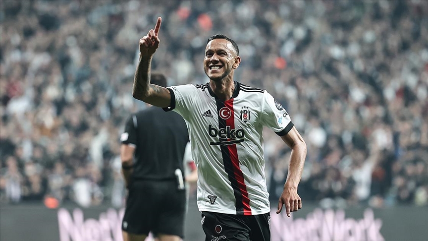 Josef de Souza Brezilya'da silahlı soyguna uğradı! 'Terliğimi bile aldılar'