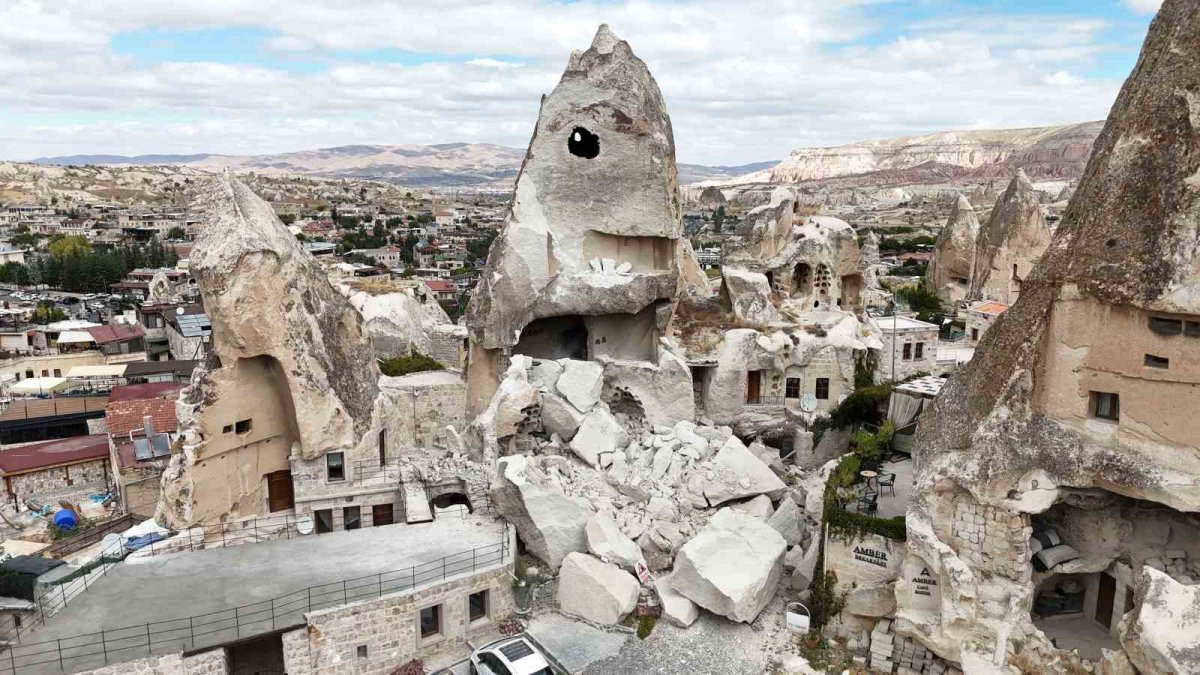 Kapadokya'da peribacası çöktü