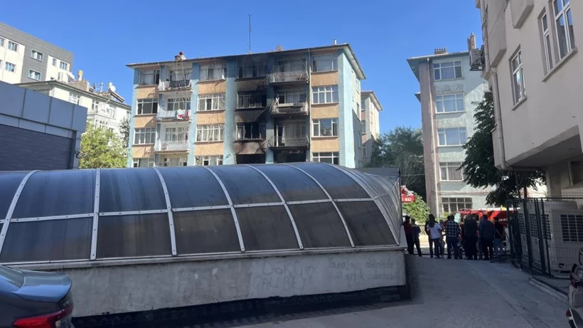 Apartmanda çıkan yangında 13 kişi hastanelik oldu
