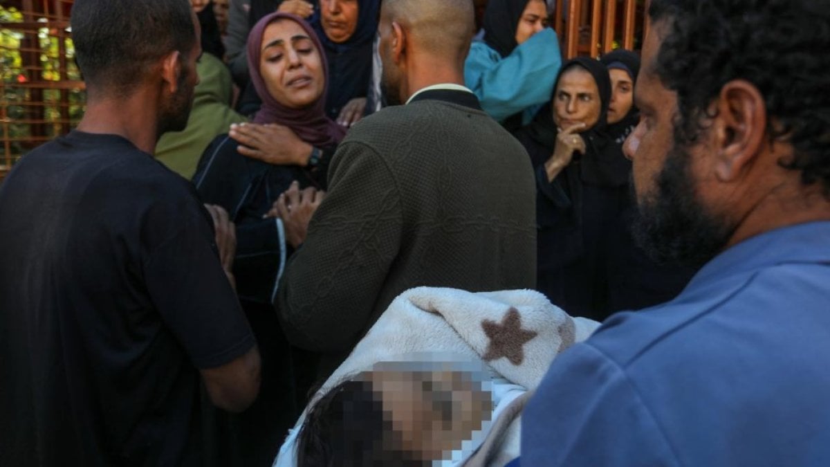 Gazze’de 7 aylık bebek annesinin kucağında öldürüldü