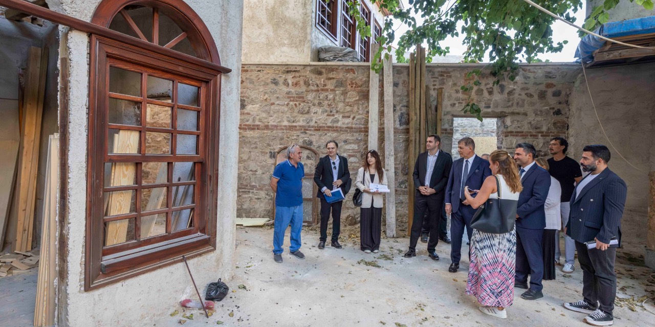 İzmir’de tarihi yapılar kent yaşamına kazandırılıyor