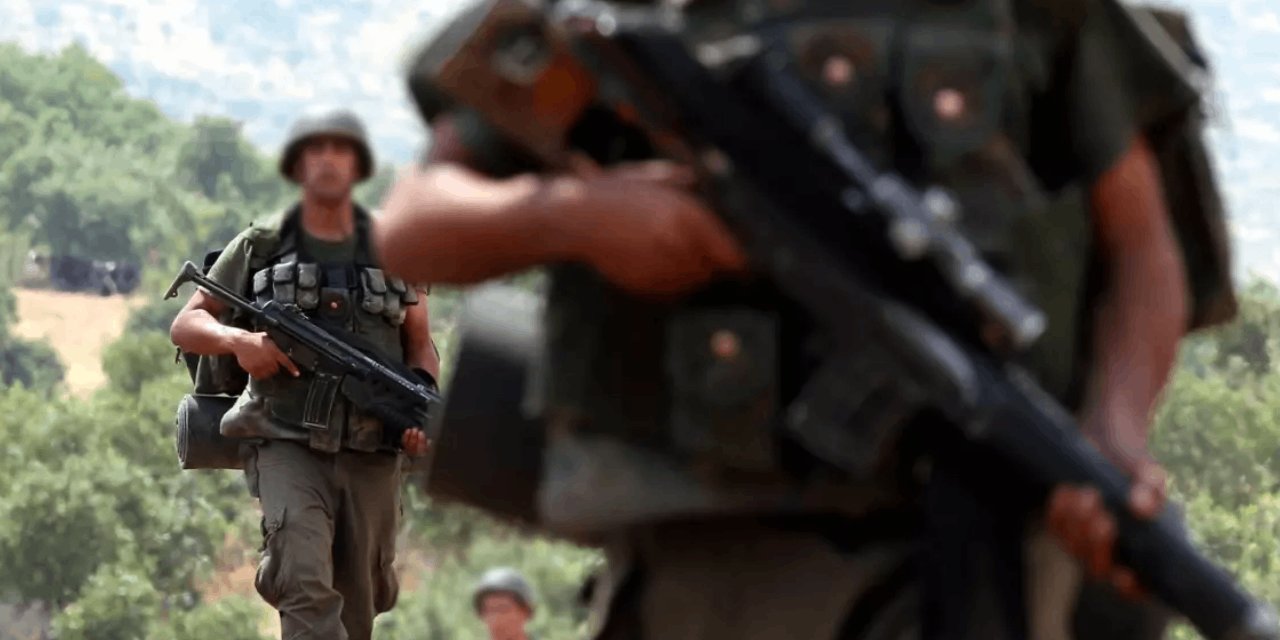 Köy yolunda önlerini kesen çocuklara su veren askerlere soruşturma