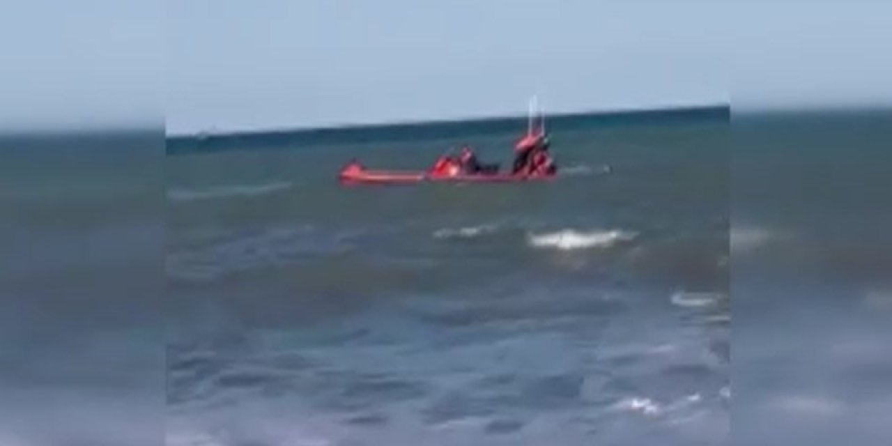 Denize giren çift dalgaların arasında kayboldu! Birlikte girdiler, ayrı çıktılar