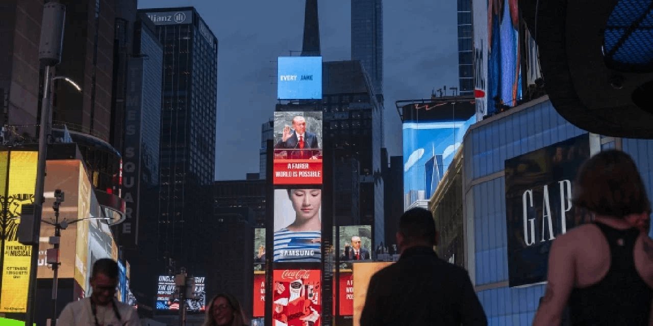 Cumhurbaşkanı Erdoğan'ın o sözü Times Meydanı'na asıldı