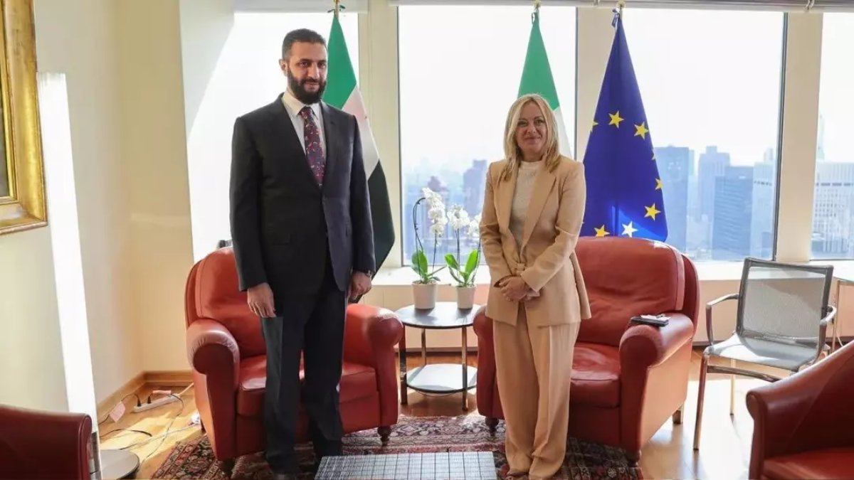 Dünyanın gündemine oturan görüşme: Meloni'nin Şara'ya bakışları gündem oldu