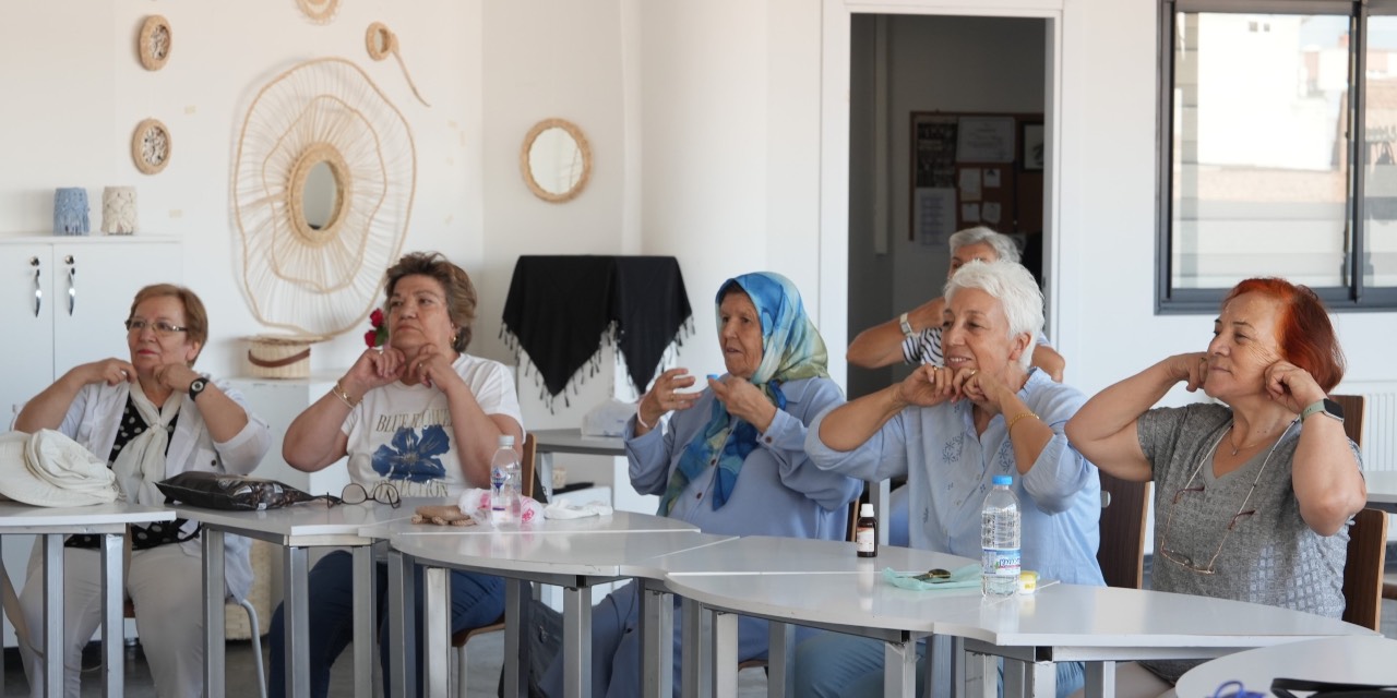 Eskişehir Emek Kafe’de sağlıklı yaş alma atölyelerine yoğun ilgi