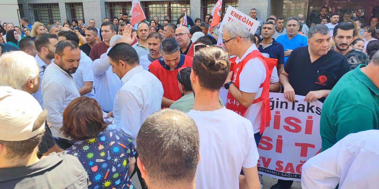 Bin 600 işçi, maaş farkları için iş yavaşlatma eylemi başlattı