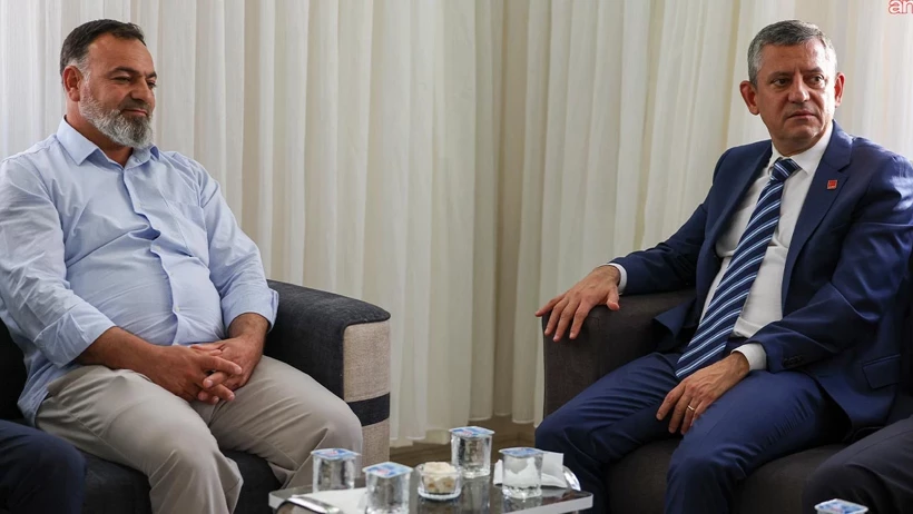 CHP lideri Özgür Özel şehit Er Sefer Alan’ın ailesini ziyaret etti