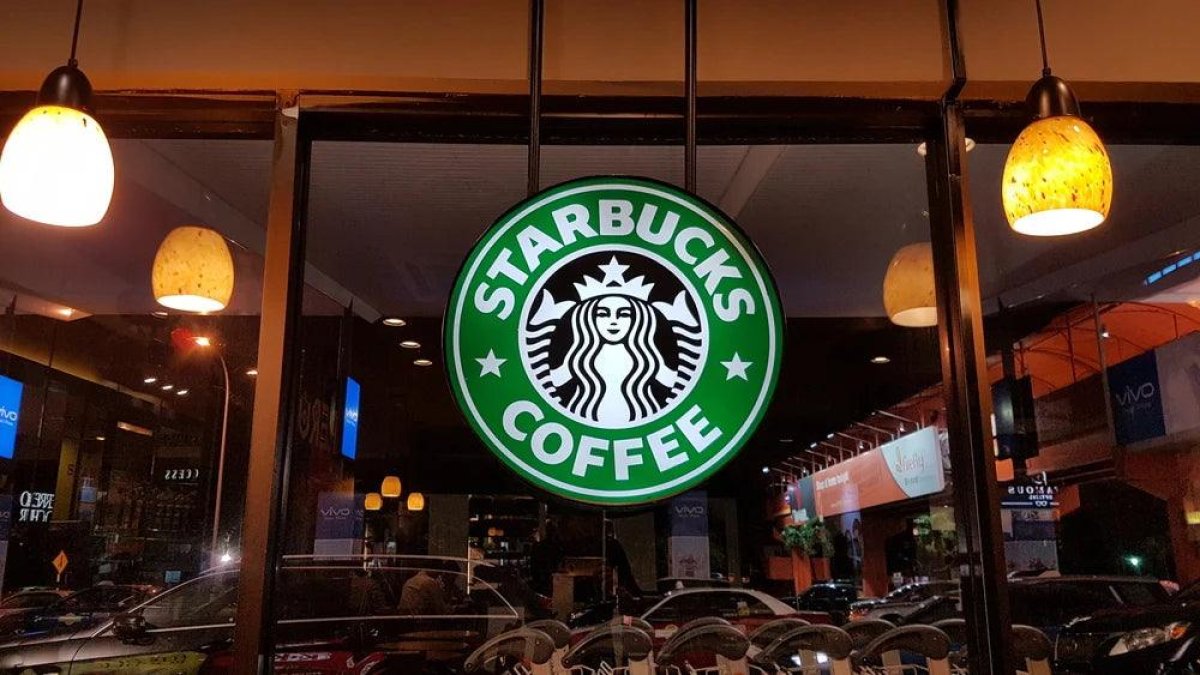 Starbucks 900 çalışanı işten çıkarıyor: Gerekçe açıklandı