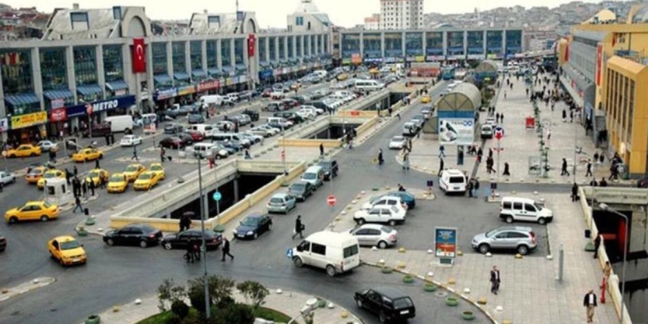 Kabin kapısının altından cep telefonu uzattı, kadın yakaladı! “Güvenliği sağlamadınız” diyerek İBB'ye 1 milyonluk dava açtı