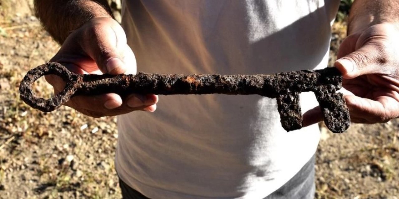 Bitlis Kalesi'nin gizemli anahtarı ortaya çıkarıldı! Yaklaşık 30 santimetre uzunluğunda