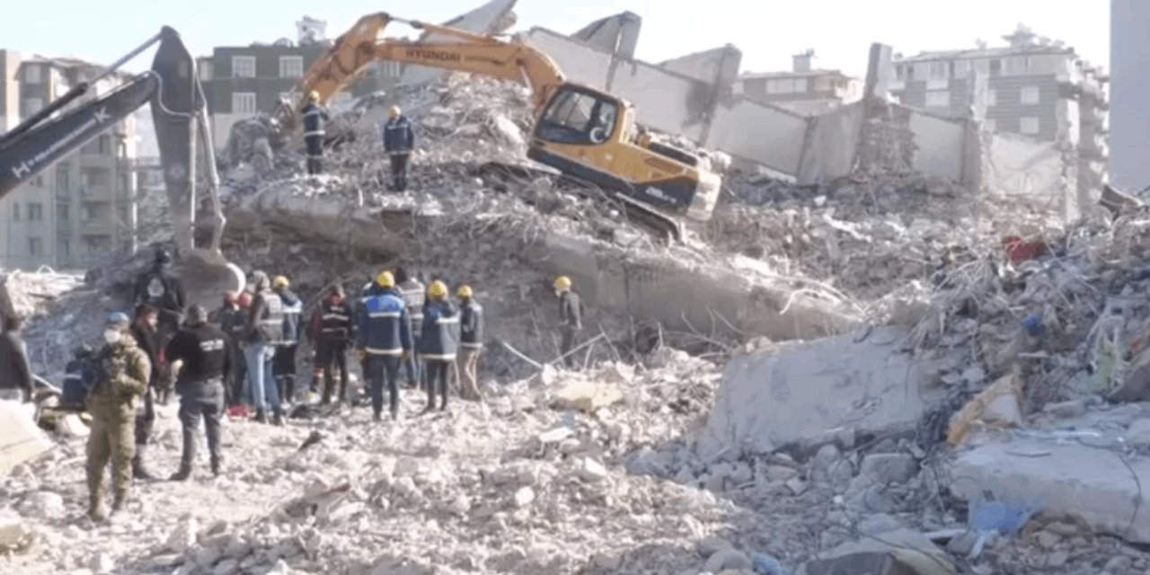 Kahramanmaraş depreminde 219 kişinin yaşamını yitirdiği Atilla Eren Apartmanı davasında şoke eden tahliye kararı