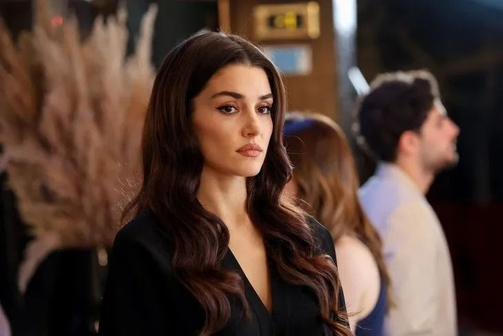 Hande Erçel tarzıyla şaşırttı