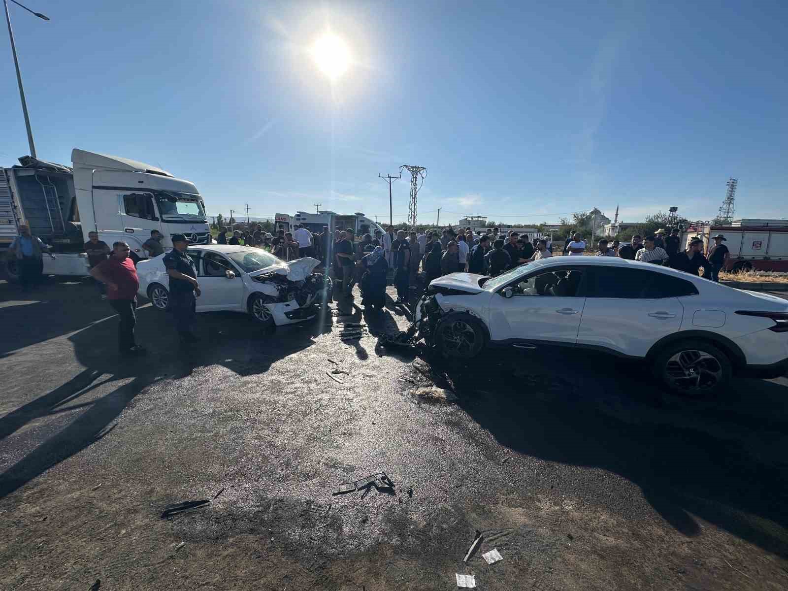 Diyarbakır’da iki otomobil çarpıştı: 8 yaralı