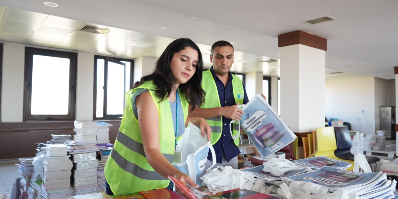 Kadıköy Belediyesi’nden birinci sınıf öğrencilerine kırtasiye desteği