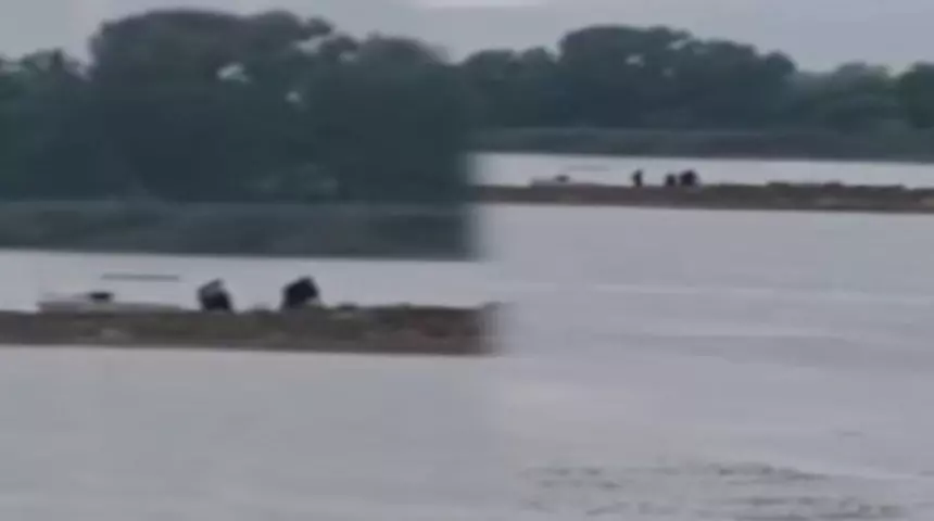 Sapanca Gölü'nde gizemli görüntü! Kazma ve küreklerle geldiler