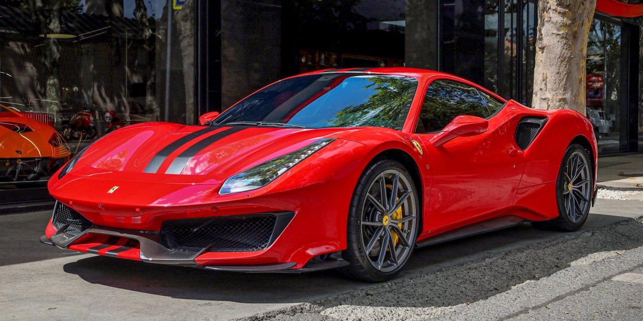 Maliye 'T' plakalı Ferrarilerin peşinde! Vergisiz lüks araç kullanımına soruşturma