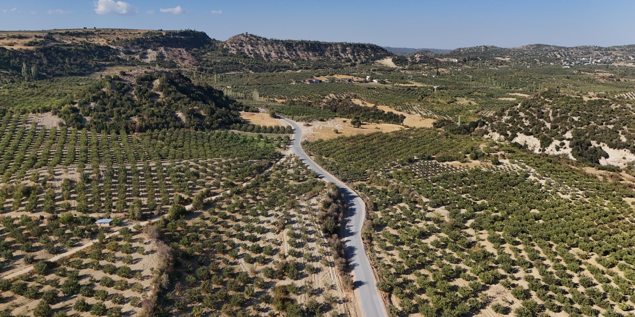 Mersin Büyükşehir Belediyesi Gülnar’da yol çalışmalarını sürdürüyor