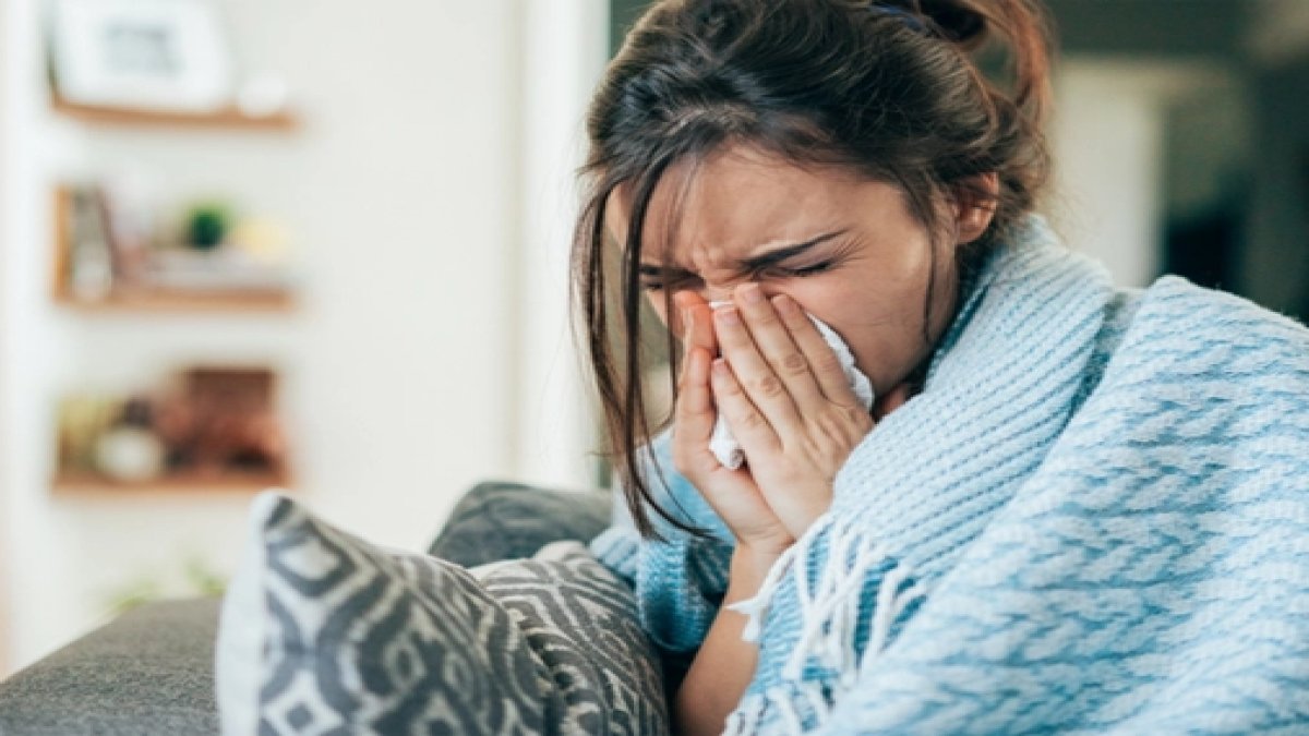 Kış hastalıkları alarmı: Grip mi, nezle mi? Belirtiler karışıyor!