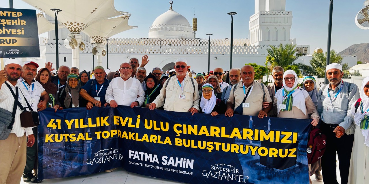 Gaziantep'ten kutsal topraklara: "41 Yıllık Evli Ulu Çınarlar" Medine ziyaretini tamamladı