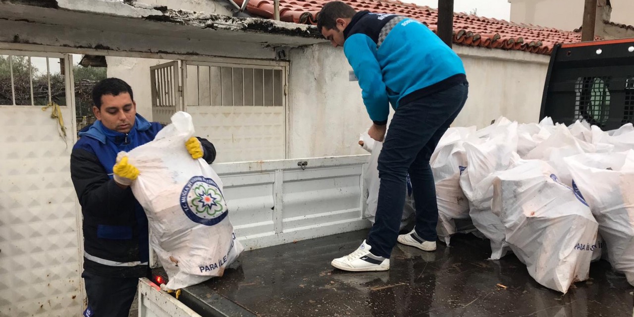 Muğla’da mezarlıklar temizleniyor, odunlar ihtiyaç sahiplerine dağıtılıyor
